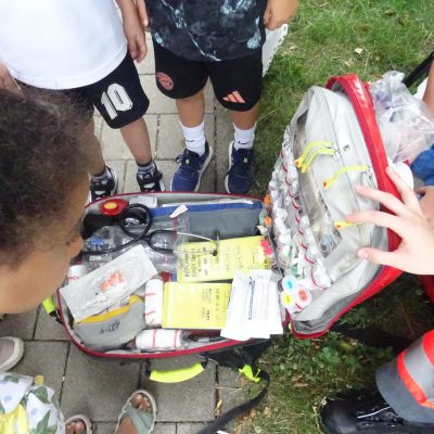 Rettungswagen in der Kita